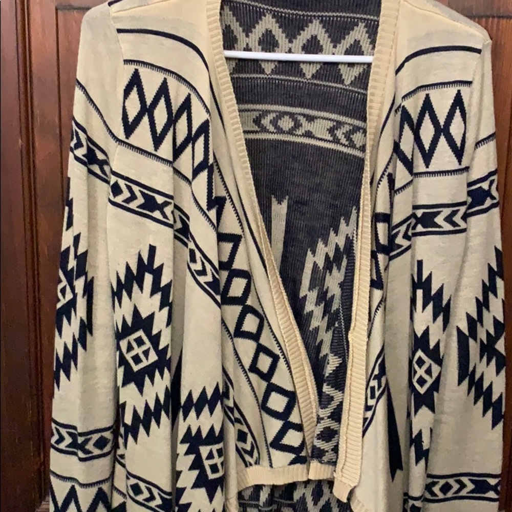 Boutique Long Bohemian sweater tan with navy blue